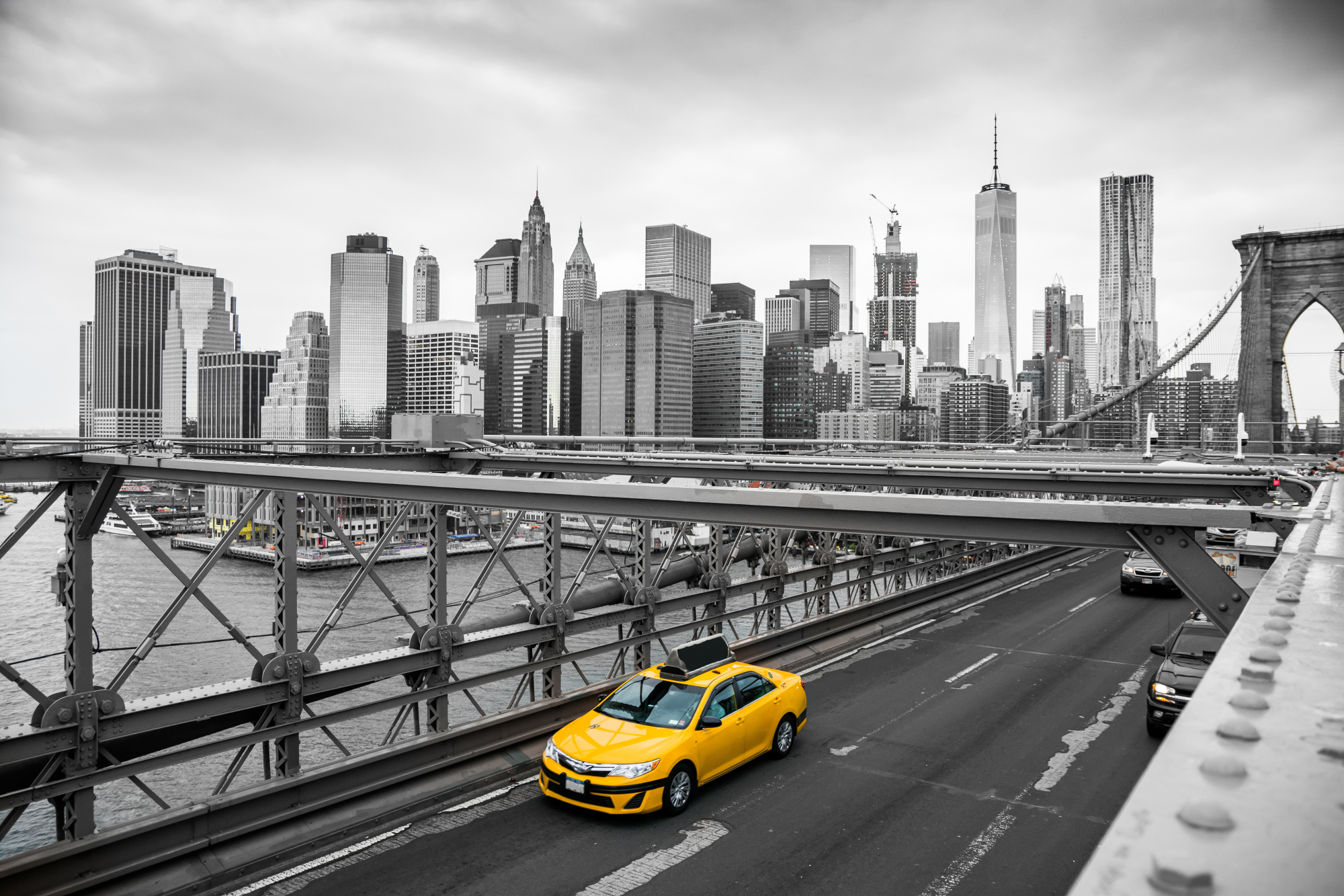 Photomural Taxi Crossing Brooklyn Bridge